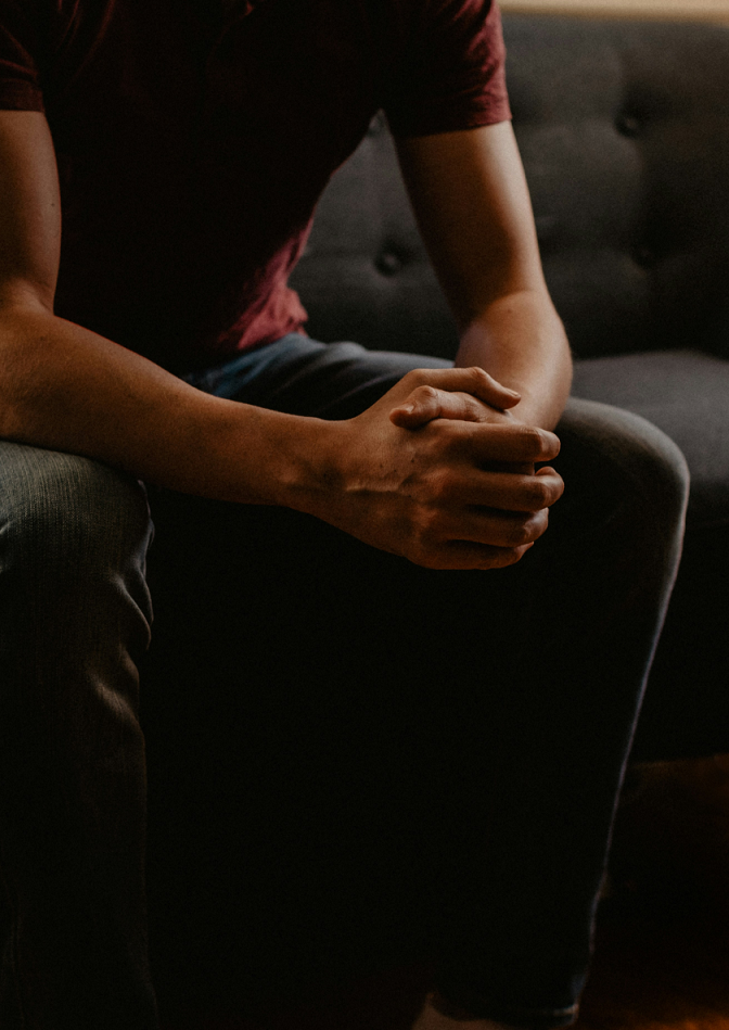 شخص يعاني من اضطراب القلق